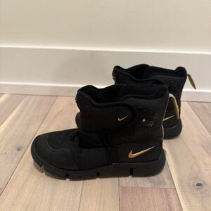 Nike black snow boots, Size US 1 #snowboots #winter
